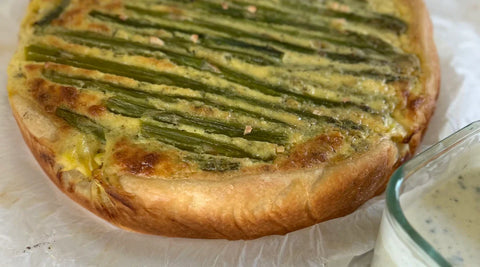 So schmeckt der Frühling: Spargel-Quiche!