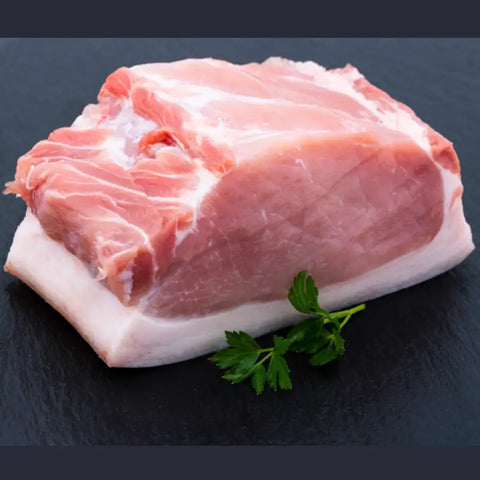Bio Karree mit Knochen vom Freilandschwein